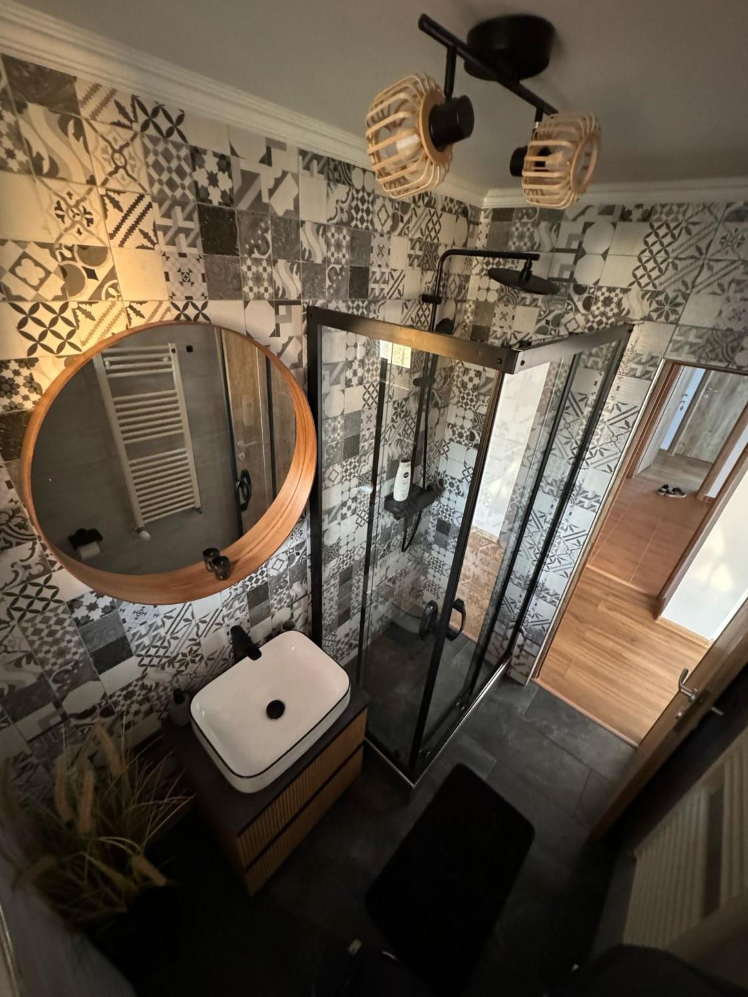 Vibrant Guest house